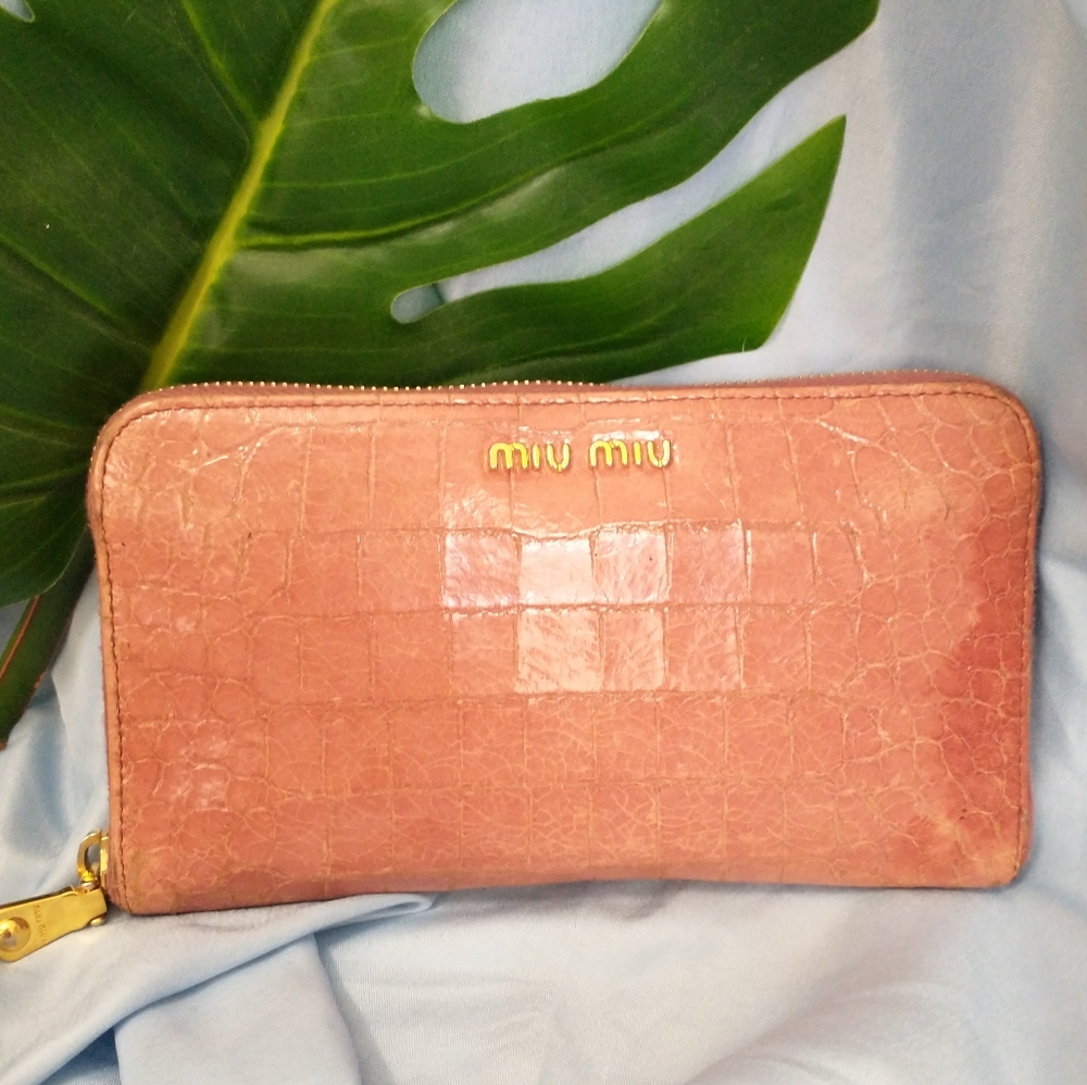 MIU MIU(Made in Italy) Pink Leather Gold-tone Hardware Women's Wallet